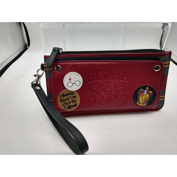 NWOT Harry Potter Hogwarts Gryffindor Red Wallet Wristlet WCard Slots Zippered - Picture 1 of 7